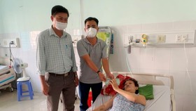 Trao gần 38,5 triệu đồng giúp chị Lâm Thị Diệu Hiền