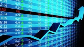 ‘Như chưa hề có cuộc chia ly’, cổ phiếu đua nhau kéo trần đưa VN Index tăng gần 57 điểm