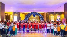 Lễ thắp sáng cây thông Giáng sinh tại Sheraton Saigon