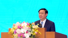 Phó Thủ tướng Vương Đình Huệ trình bày Nghị quyết 01