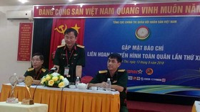 Đại tá Nguyễn Kim Tôn phát biểu tại buổi gặp gỡ báo chí. Ảnh: HIỀN TRANG