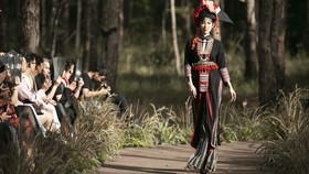 Thổ cẩm Việt vào show thời trang tại Triển lãm Thế giới EXPO 2020