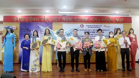 Hoa hậu Hòa bình Quốc tế 2021 trao tặng trang phục đặc biệt đến Bảo tàng Phụ nữ Nam Bộ