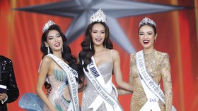 Người đẹp Nguyễn Thị Ngọc Châu đăng quang Hoa hậu Hoàn Vũ Việt Nam 2022