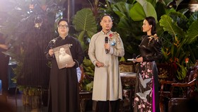 NTK Võ Việt Chung ra mắt ấn phẩm sách đầu tay và 3 bộ sưu tập áo dài