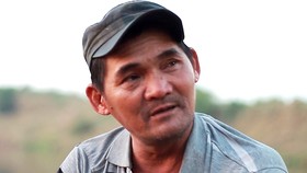 Người đàn ông làm nghề... vá xe miễn phí cho sinh viên