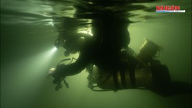 Hành trình “nghẹt thở” lặn sông ngầm bên dưới Sơn Đoòng
