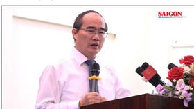 Bí thư Thành ủy TPHCM Nguyễn Thiện Nhân đánh trống khai giảng năm học mới