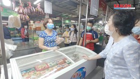 Tăng cường kiểm tra thực phẩm tại chợ truyền thống gần tết