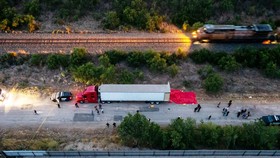 Phát hiện 46 thi thể nghi người nhập cư trong xe đầu kéo tại bang Texas, Mỹ