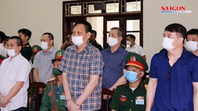 Trùm buôn lậu xăng dầu thừa nhận đưa hối lộ 150.000 USD để đưa hàng sang Campuchia
