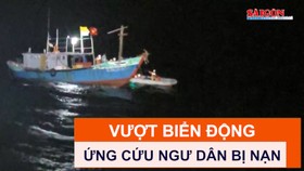 Vượt biển động ứng cứu ngư dân bị nạn