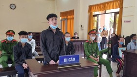 Bị cáo Phan Văn Khanh (đứng) lĩnh án 22 năm tù 