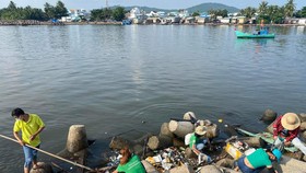 Lan tỏa hành động đẹp của nhóm tình nguyện “Phú Quốc sạch và xanh”