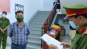 Cơ quan công an đọc lệnh bắt Ngô Phú Cường