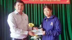 Trao 17,2 triệu đồng cho bệnh nhân Nguyễn Thị Lụa ở Cần Thơ