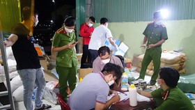 An Giang: Bắt quả tang 2 đối tượng sản xuất thuốc bảo vệ thực vật giả
