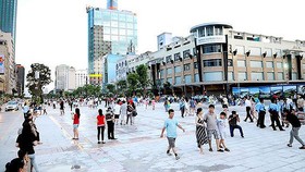 Quận 1 đề xuất cấm xe lưu thông vào đường Nguyễn Huệ tất cả các ngày