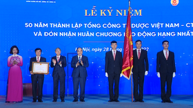 Chủ tịch nước Nguyễn Xuân Phúc: Không để xảy ra tình trạng thiếu thuốc, trang thiết bị y tế