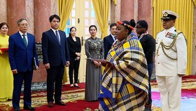 Chủ tịch nước Nguyễn Xuân Phúc tiếp Đại sứ các nước đến trình Quốc thư