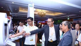 Ông Vũ Minh Trí - Giám đốc điều hành VinaData giới thiệu công nghệ của VNG tại Internet Day 2018