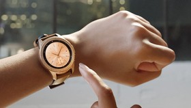 Galaxy Watch sở hữu thêm giao diện đồng hồ cơ truyền thống 