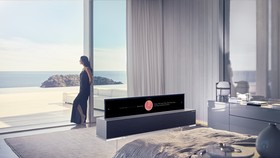 LG OLED R9 65 inch, mẫu TV OLED đầu tiên trên thế giới có thể cuộn lại dễ dàng