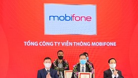 Đại diện MobiFone tại lễ trao giải Top 10 công ty công nghệ uy tín năm 2021