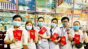 Nhân viên FPT Long Châu phấn khởi với thưởng tết
