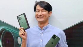 Diễn viên Huy Khánh sở hữu iPhone 13 Pro Max màu xanh rừng thông tại Minh Tuấn Mobile