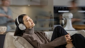 Tai nghe WH-1000XM4 mang đến cho người dùng trải nghiệm đắm chìm trong không gian âm thanh riêng biệt