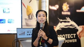 Bà Phạm Nguyễn Xuân Quỳnh, phụ trách kinh doanh mảng Trung tâm Dữ liệu Huawei đã chia sẻ về giải pháp Trung tâm Dữ liệu mới của Huawei