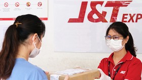 J&T Express sở hữu mạng lưới vận chuyển rộng khắp với đội ngũ shipper hơn 19.000 người