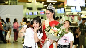Hoa hậu Quốc tế Barbara Vitorelli rạng rỡ đến Hà Nội