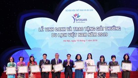 Trao tặng 100 Giải thưởng Du lịch Việt Nam 2019 