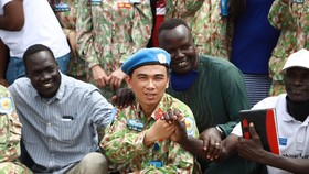 Bác sĩ, nhân viên Bệnh viện dã chiến của Việt Nam làm thiện nguyện tại trại tị nạn ở Nam Sudan