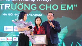 Cô bé 9 tuổi được trao giải Khát vọng Dế Mèn năm 2022