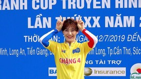 Tay đua Kim Hyun Ji giành cú đúp áo vàng lẫn áo xanh. 