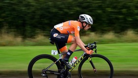Annemiek van Vleuten đạp xe trung bình gần 88km/1 ngày trong cả năm. 