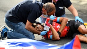 Tay đua Mikel Landa bị tai nạn rời đường đua