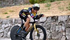 Primoz Roglic mở màn thuận lợi tại Vuelta a Espana 
