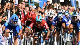 Lotto-Soudal lúng sâu trong khủng hoảng thành tích khi ngôi sao Caleb Ewan mất phong độ