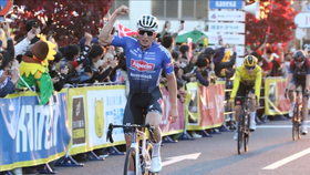 Jasper Philipsen rút thắng áo vàng Tour de France Jonas Vingegaard
