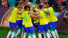 Niềm vui của các cầu thủ Brazil sau khi ghi bàn