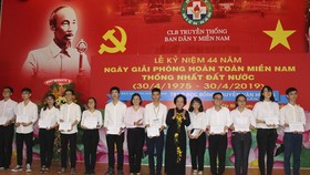 Học bổng Nguyễn Văn Hưởng - 21 năm tiếp sức sinh viên ngành y