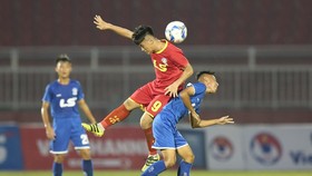 Khánh Hòa (áo đỏ) giành chiến thắng ở trận ra quân trước Thanh Hóa