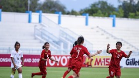 Niềm vui của đội Việt Nam sau khi ghi bàn vào lưới Myanmar. Ảnh: Đoàn Nhật