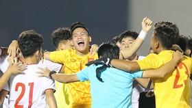 Niềm vui vỡ òa với các cầu thủ Việt Nam. Ảnh: Dũng Phương