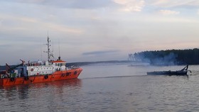 Tàu kéo bốc cháy trên sông Lòng Tàu, 4 người được cứu sống