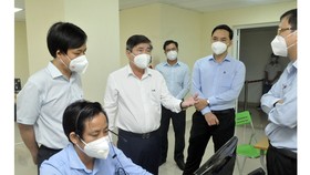Chủ tịch UBND TPHCM Nguyễn Thành Phong: Tuyệt đối không được chậm trễ vận chuyển bệnh nhân F0